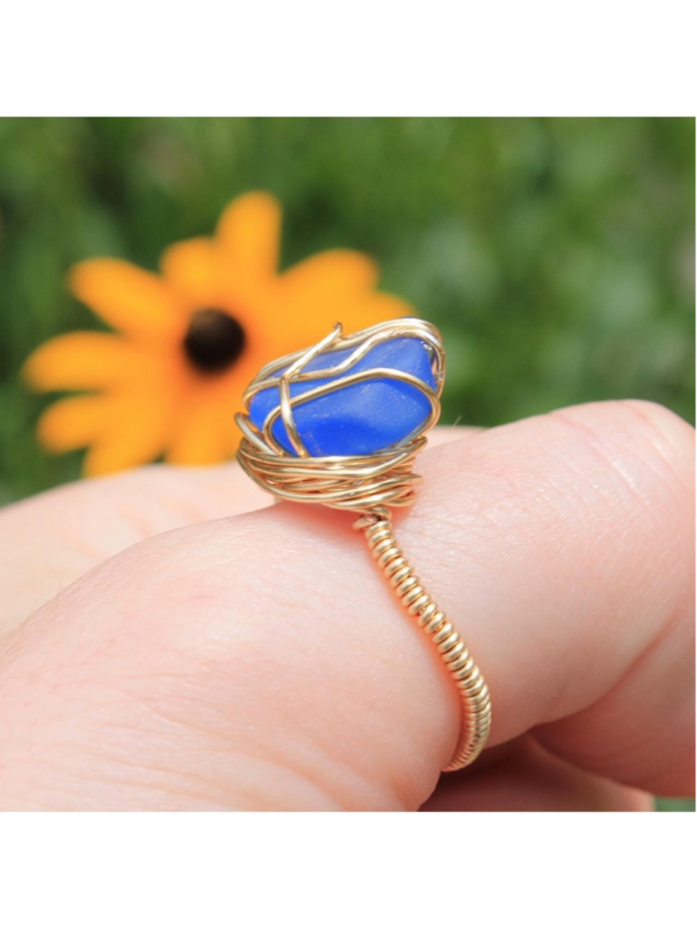 Handmade gold wire wrapped blue seaglass ring 🌊💫
PM me with any questions abo